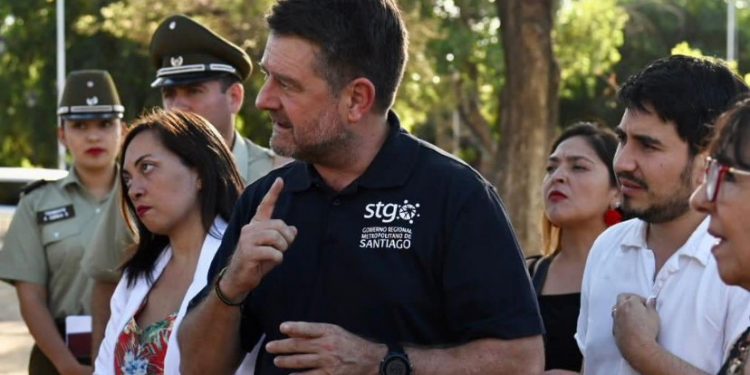 Claudio Orrego: «Cuando uno agrede a un Carabinero, atenta contra la democracia»