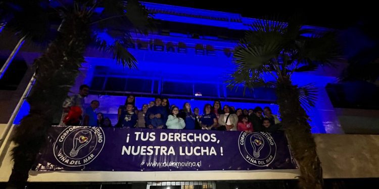 Iluminan frontis de municipalidad de Viña del Mar por día del autismo