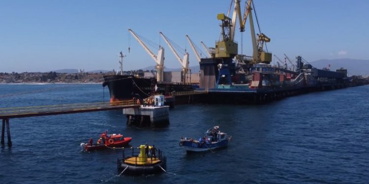 Puerto Ventanas firma alianza de servicios portuarios con Soquimich