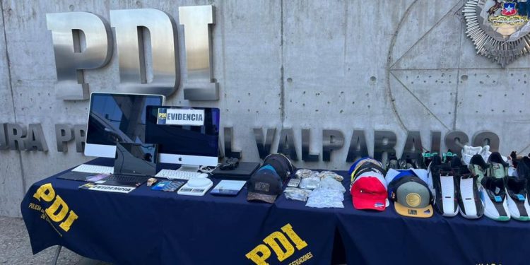 Capturan a 4 personas que vendían droga en Valparaíso