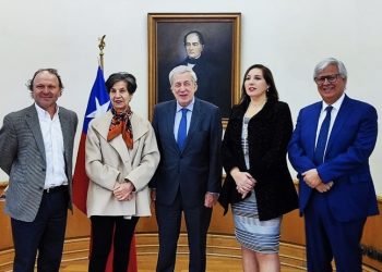 Senadora Allende: «Esperamos que se continúe coordinando nuevos vuelos a Venezuela»