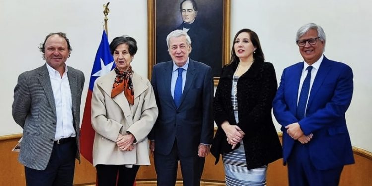 Senadora Allende: «Esperamos que se continúe coordinando nuevos vuelos a Venezuela»