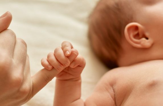 Villa Alemana: Menor de un año y medio está grave por presunto consumo de cocaína