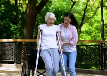 [Opinión] Miriam Fuentes: «Ciudades para adultos mayores con fractura de caderas»