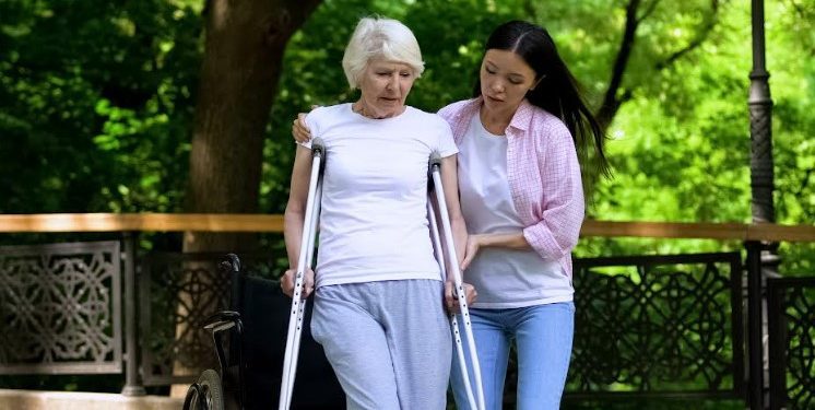 [Opinión] Miriam Fuentes: «Ciudades para adultos mayores con fractura de caderas»