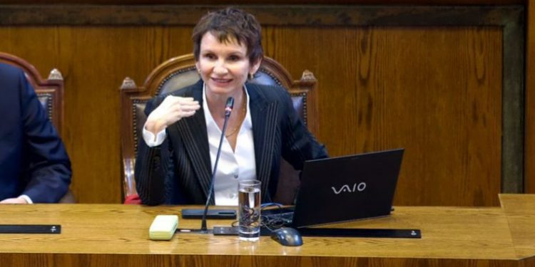 Aprobación de Ministra Tohá sube después de interpelación