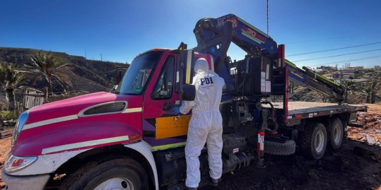 PDI logra recuperación en Forestal de camión grúa robado en la capital