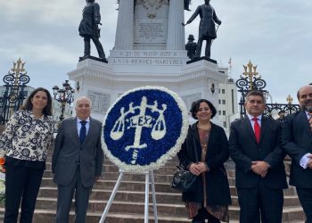 Colegio de abogados y autoridades rinden homenaje a Héroes del combate naval de Iquique
