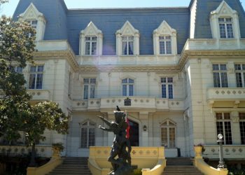 Viña del Mar: Buscan gestionar recursos para reparar Castillo Wulff y Palacio Carrasco