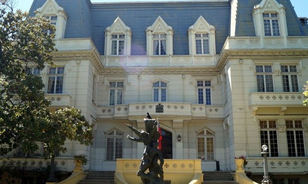 Viña del Mar: Buscan gestionar recursos para reparar Castillo Wulff y Palacio Carrasco