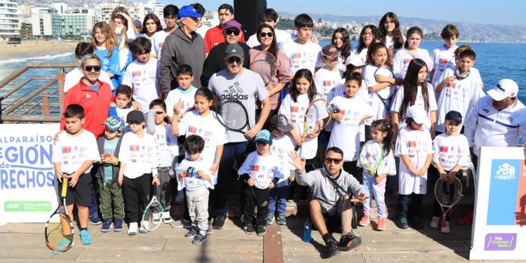 Clínicas sociales del ATP Challenger reunieron a cientos de niños con Massú y Gildemeister