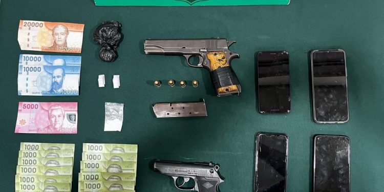 Detienen a tres personas por porte de armas en Concón