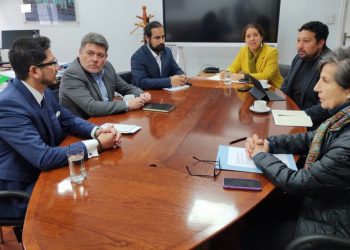 Autoridad se compromete a disminuir lista de espera en hospitales de la región