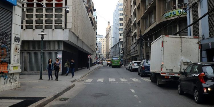 Valparaíso: Anuncian 400 millones para reparar calles