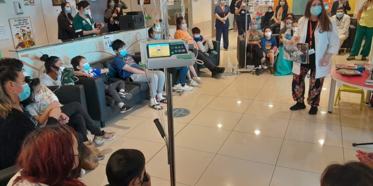 Biblioteca del Congreso dona libros para pacientes del Hospital Gustavo Fricke