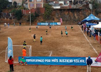 Valparaíso: Municipalidad creará 12 nuevas escuelas de fútbol y básquetbol