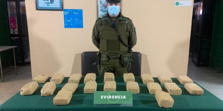 Incautan 20 kilos de pasta base de cocaína a extranjero durante control en Nogales