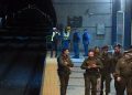 Carabineros detiene a dos sujetos que ingresaron al Metro: Encontraron un arma