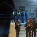 Carabineros detiene a dos sujetos que ingresaron al Metro: Encontraron un arma
