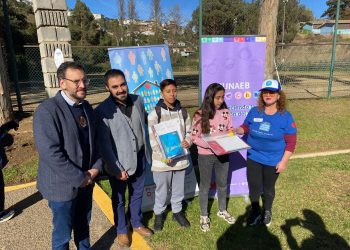 Niños de Forestal recibieron kit de útiles escolares de Junaeb
