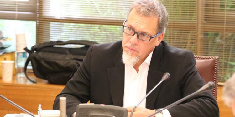 Senador Lagos Weber pide nueva ley para tener nueva regulación del gas