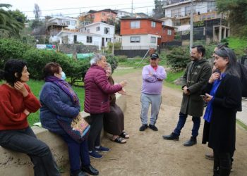 Vecinos de población Lord Cochrane denuncian que plazoleta se convirtió en microbasural