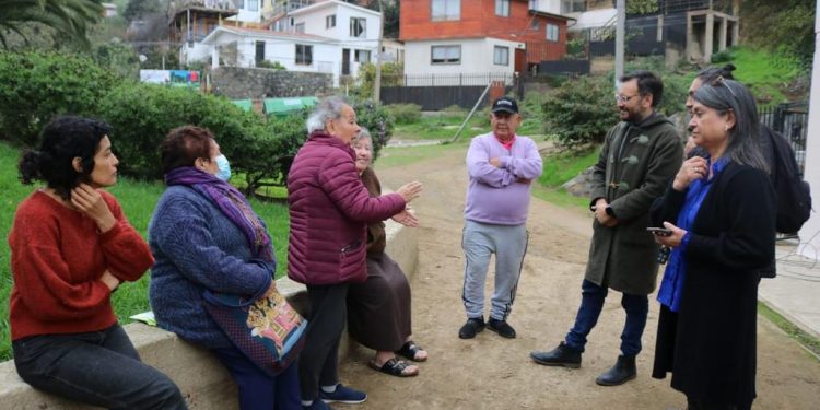 Vecinos de población Lord Cochrane denuncian que plazoleta se convirtió en microbasural