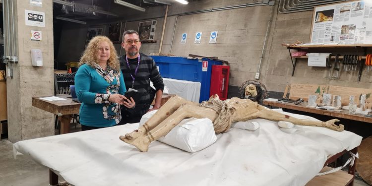 Duoc UC se encuentra restaurando el Cristo de iglesia San Francisco de Valparaíso