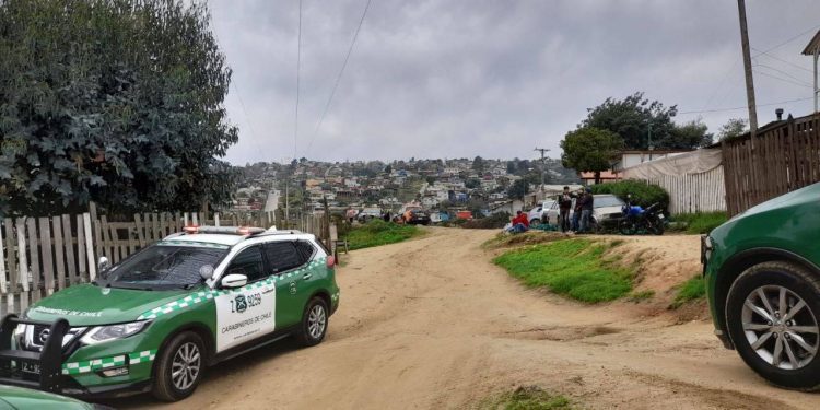 Carabineros evita toma de terreno en Miraflores