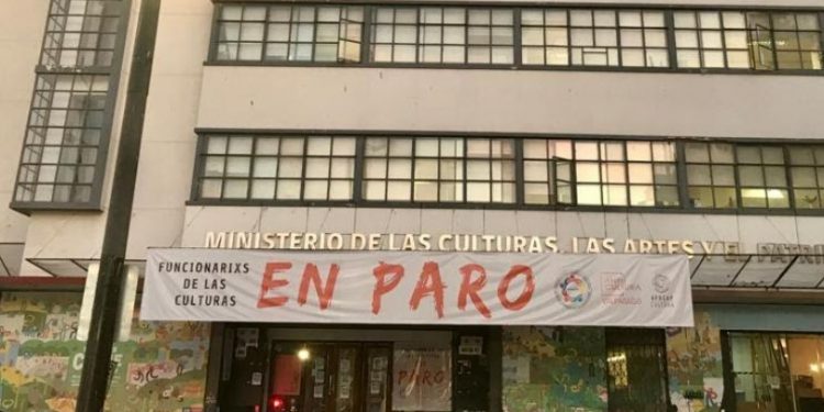 Trabajadores del Ministerio de las Culturas siguen en paro