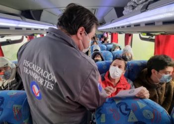 Minsal evalúa regresar a las mascarillas obligatorias en transporte público