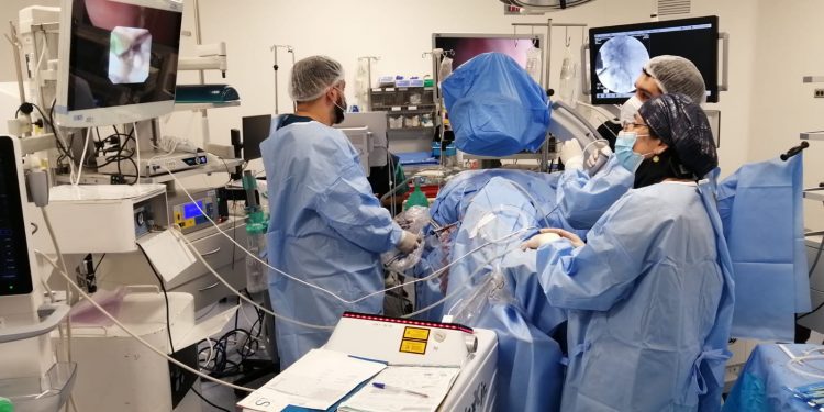 Especialistas del Hospital Biprovincial Quillota Petorca desarrollan cirugías mínimamente invasivas