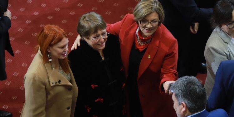 Ex Presidenta Bachelet aboga por sacar adelante la reforma tributaria