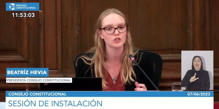 Beatriz Hevia y Aldo Valle liderarán mesa directiva del Consejo Constitucional
