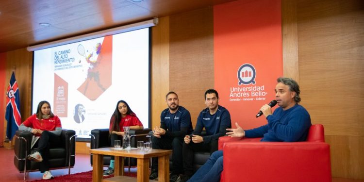 Fernando González expuso en charla sobre alto rendimiento en UNAB Viña del Mar