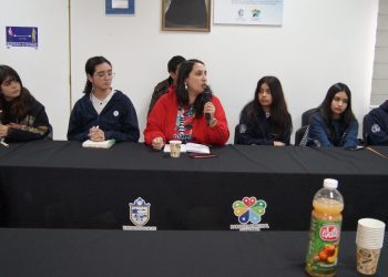 Seremi de Educación se reúne con estudiantes de Quintero después de episodios de contaminación