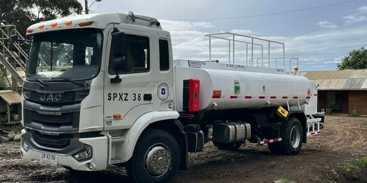 Gobierno Regional realiza entrega de vehículos para Juan Fernández