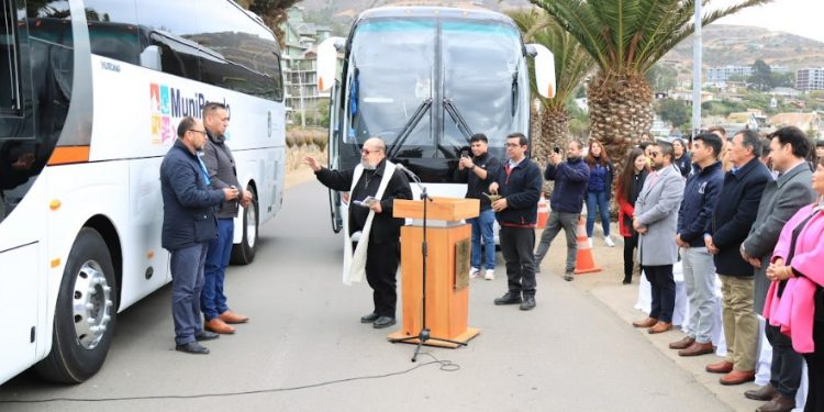 Gobierno Regional invierte 261 millones en dos buses para estudiantes de Papudo