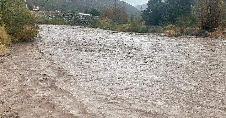 Alta turbiedad en el río Aconcagua obliga a realizar corte de agua potable en sectores de Los Andes