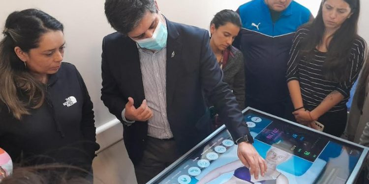 Personal de Hospital Gustavo Fricke se capacita con pacientes virtuales