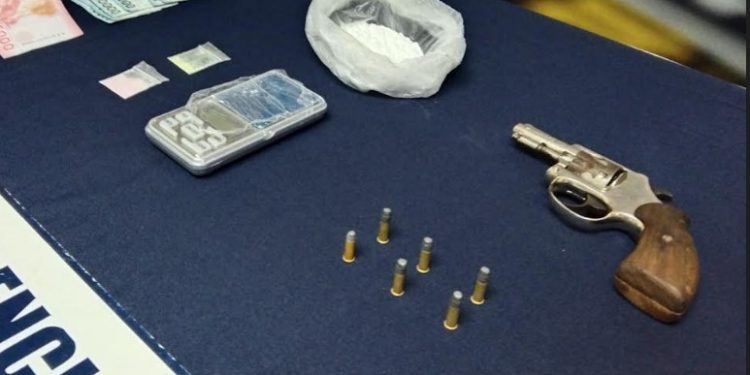 Detienen a hombre armado y con drogas en Villa Alemana