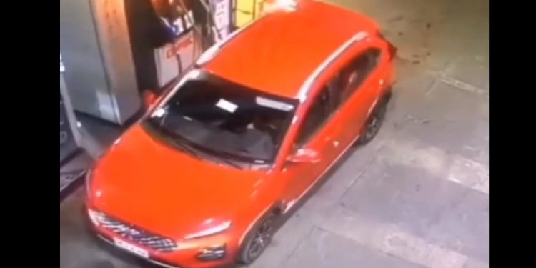 Sujeto intentó incendiar auto en una bencinera de Los Andes