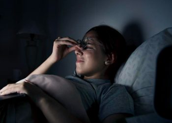 Experta entrega consejos para un sueño reparador