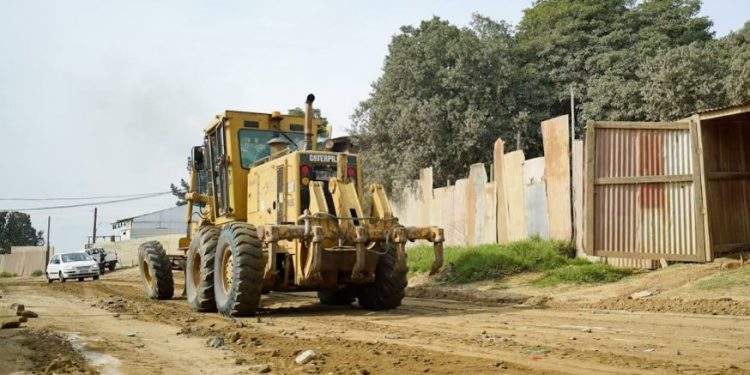 Viña del Mar: Acondicionan camino para que vuelva transporte público a parcela 11