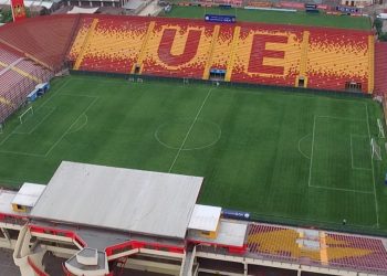 Piden suspender duelo entre Católica y Wanderers por estado de la cancha