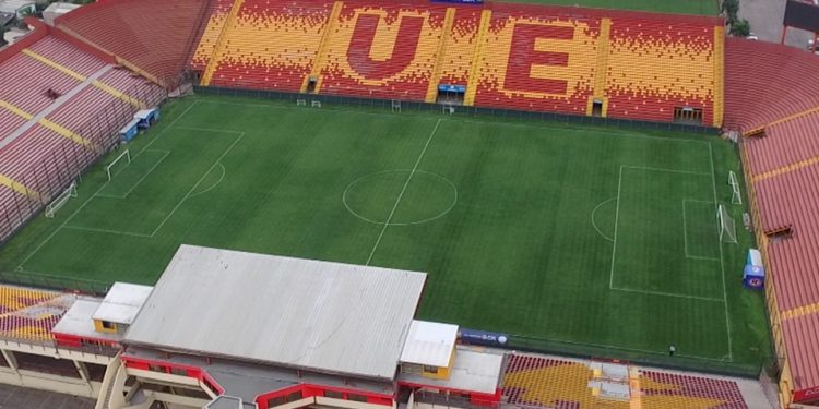 Piden suspender duelo entre Católica y Wanderers por estado de la cancha