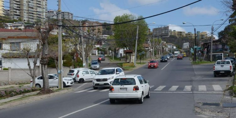 Viña del Mar: Instalarán semáforo en concurrido cruce de Agua Santa
