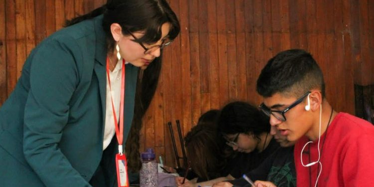 Enseña Chile abre postulaciones al programa que busca formar nuevos profesores