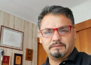 Ex Convencional Miguel Ángel Botto sufre encerrona en Santiago