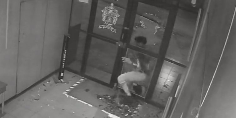 Valparaíso: Bomberos denuncian que nuevamente intentaron robar en el cuartel